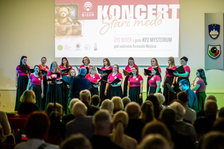 Koncert ŽPZ Biser "Stari medo"
