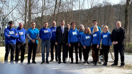 V podjetju Conrad Electronic so simbolično zasadili drevo.