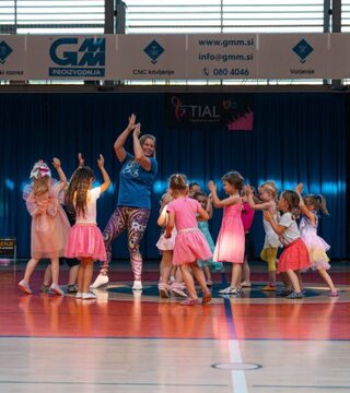 mini-dance-scaled-q9eguvht5sc8acdnef5hubi3azgpx72aktpxlz6r2s