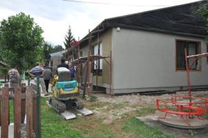 b_800_600_0_00_images_stories_Novice_2015_To_poletje_intenzivna_dela_kar_na_treh_javnih_objektih_9b