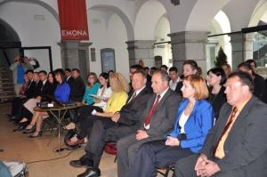 b_800_600_0_00_images_stories_Novice_2014_Obcina_Grosuplje_prejemnica_certifikata_Mladim_prijazna_obcina_2