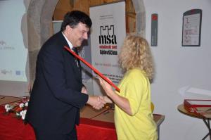 b_800_600_0_00_images_stories_Novice_2014_Obcina_Grosuplje_prejemnica_certifikata_Mladim_prijazna_obcina_9b