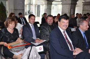 b_800_600_0_00_images_stories_Novice_2014_Obcina_Grosuplje_prejemnica_certifikata_Mladim_prijazna_obcina_9d