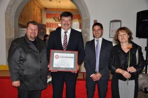 b_800_600_0_00_images_stories_Novice_2014_Obcina_Grosuplje_prejemnica_certifikata_Mladim_prijazna_obcina_9e