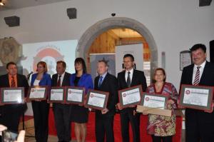 b_800_600_0_00_images_stories_Novice_2014_Obcina_Grosuplje_prejemnica_certifikata_Mladim_prijazna_obcina_9f