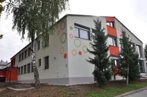 b_800_600_0_00_images_stories_Novice_2014_Vrtec_Kekec_in_Osnovna_sola_Louisa_Adamica_Grosuplje_odeta_v_prijetno_topel_plasc_3