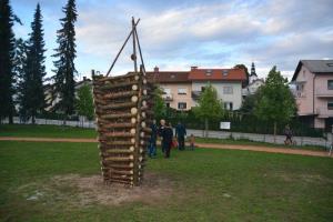 b_800_600_0_00_images_stories_Novice_2013_Taborniki_rodu_Louis_Adamic_zazigajo_ze_40_let_4