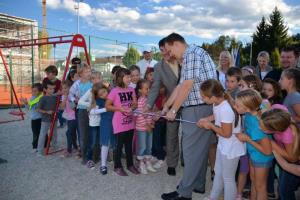 b_800_600_0_00_images_stories_Novice_2013_Otvoritev_prenovljenega_otroskega_in_mladinskega_sportnega_igrisca_Smarje_Sap_8
