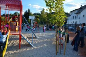 b_800_600_0_00_images_stories_Novice_2013_Otvoritev_prenovljenega_otroskega_in_mladinskega_sportnega_igrisca_Smarje_Sap_9b