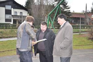 b_800_600_0_00_images_stories_Novice_2012_januar_Ureditev_otroskega_igrisca_v_Smarju_5